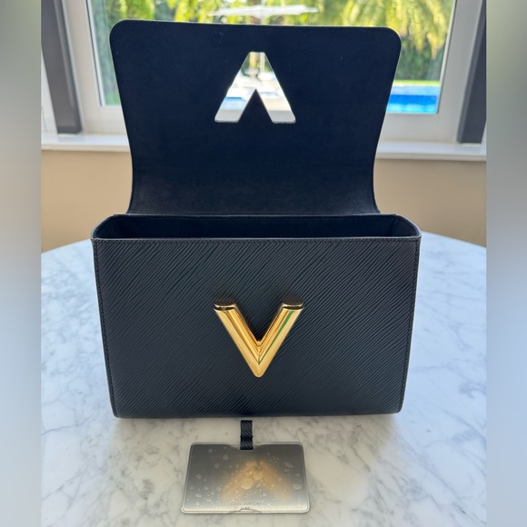 Louis Vuitton MM Black leather with gold twist chain bag like new! - Picture 6 of 11